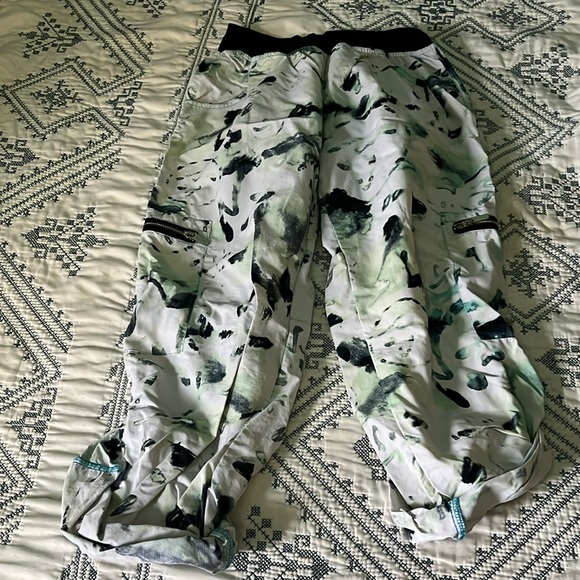 Zumba convertible cargo/wind pants - L (run small) - Picture 1 of 5